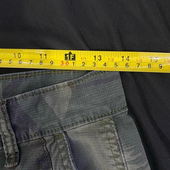 Camo Lee Cargo Shorts - Picture 3 of 5